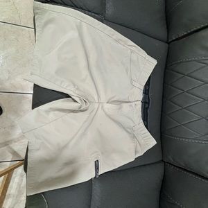 Men’s khaki shorts size 31